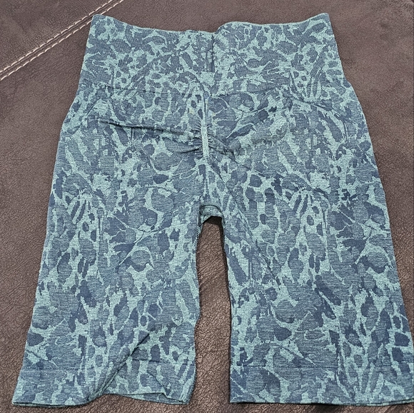 Gymshark Biker Shorts - Picture 6 of 6